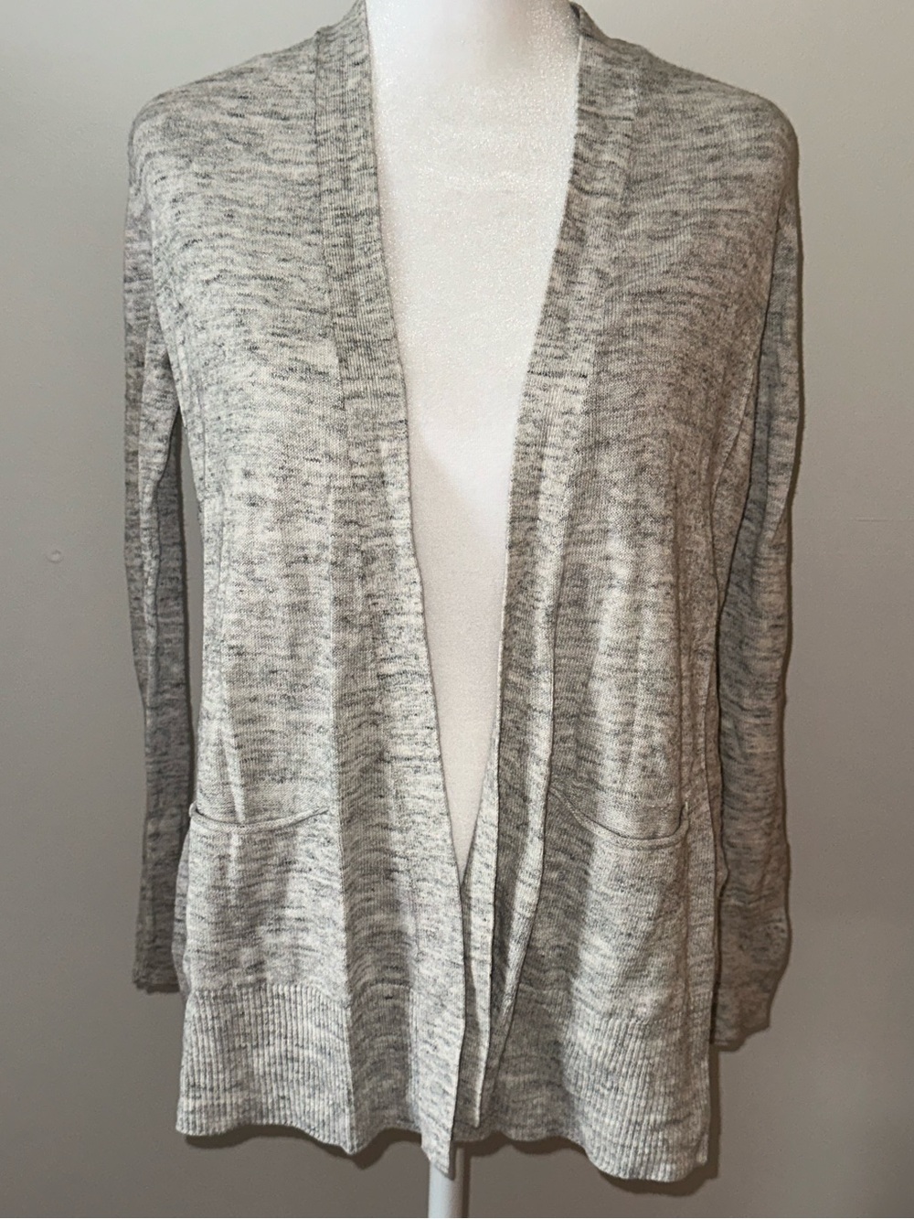 GAP Stylish Gray Essential Comfy Long Sleeve Everyday Cardigan- Women’s - Picture 2 of 3